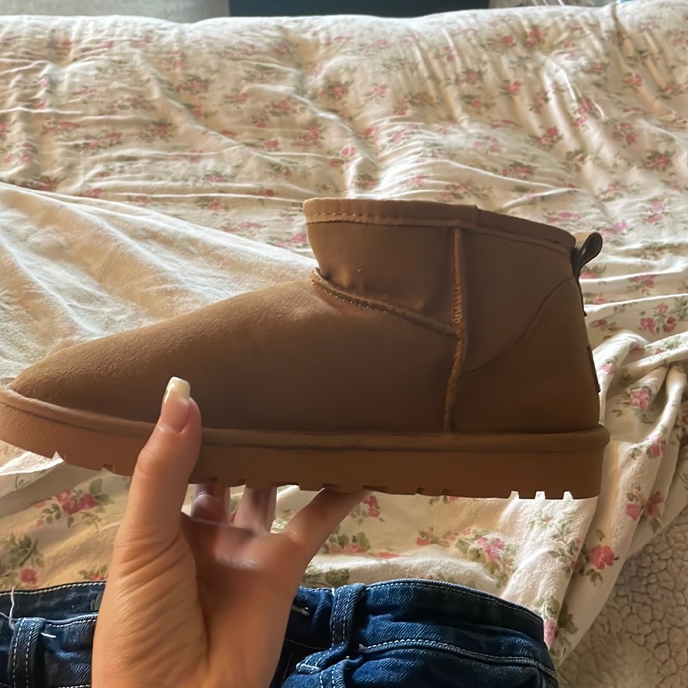 UGG CLASSIC ULTRA MINI BOOT